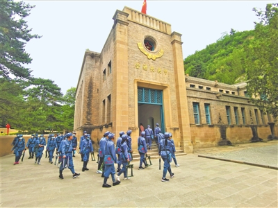 <p>　　延安中央大礼堂旧址。</p>