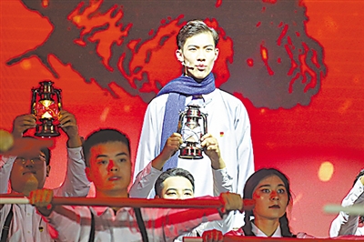 <p>　　北方民族大学运用文学、戏剧、音乐、舞蹈、绘画、短视频等多种形式讲好党史故事。</p>