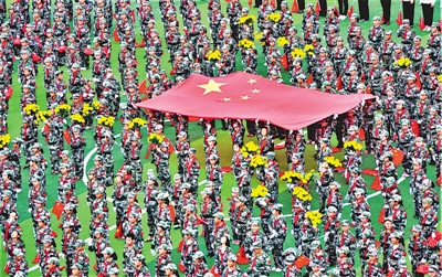 <p>　　义务教育均衡发展，城乡孩子共享优质教育资源。</p>
