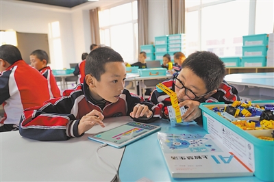 <p>　　城乡学校共享优质教育资源。</p>