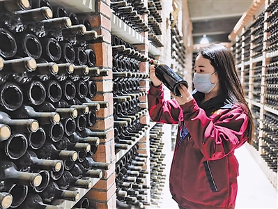 <p>　　洪广镇葡萄酒产业后发崛起。</p>