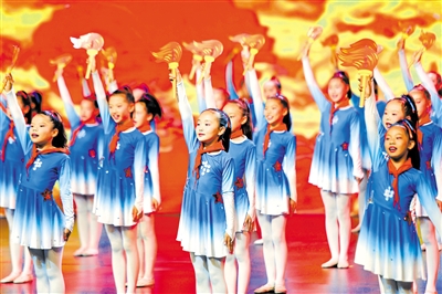 <p>　　　　2022年度宁夏“新时代好少年”先进事迹发布活动中，孩子们表演了朝气蓬勃的歌舞《中国少年》。	　　　　本报记者　马楠　摄</p>