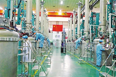     宁夏协鑫晶体科技发展有限公司单晶生产车间。