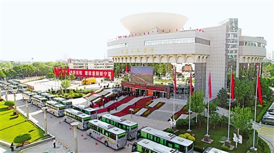<p>　　　　6月10日，中国共产党宁夏回族自治区第十三次代表大会在宁夏人民会堂隆重开幕（无人机拍摄）。</p>