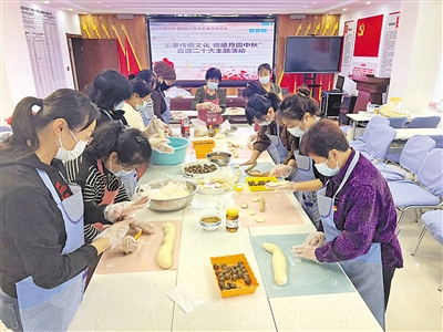     银川市西夏区北京西路街道办事处地矿局社区开展“乐享传统文化 情暖月圆”中秋活动。