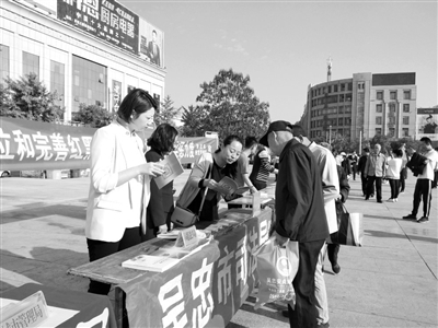 <p>　　2019年9月27日，吴忠市司法局在开源广场开展社会信用体系建设集中宣传日法治宣传活动。</p>