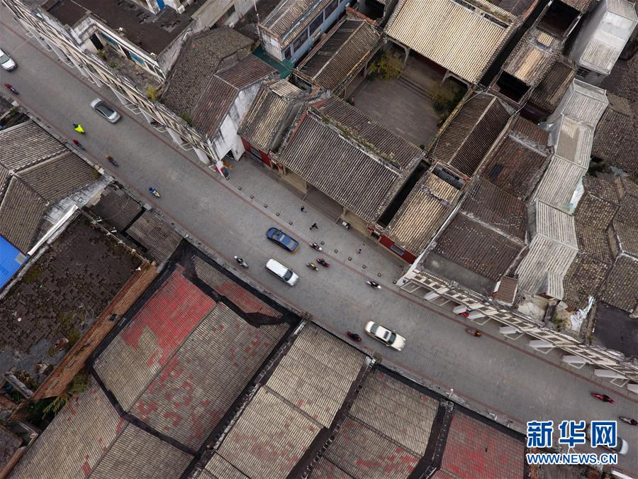 百色市的总人口是多少_百色市地图(2)