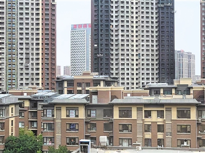 <p>　　楼顶安装太阳能板的绿色建筑。</p>