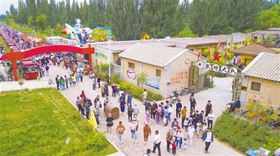 <p>　　牛家坊成为远近闻名的旅游“打卡地”。</p>