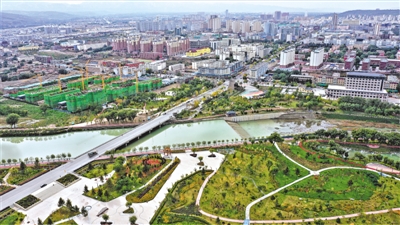 <p>　　生态宜居之城入眼来。</p>