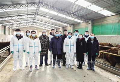 <p>　　自治区科技领军人才马云率优势特色牛产业技术研发团队到固原某企业开展技术需求对接与技术服务。</p>