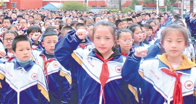 <p>　　爱国主义教育从娃娃抓起。</p>