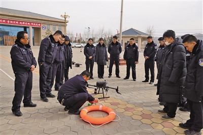 2月18日，西吉县公安局组织开展无人机抛投救生圈训练。