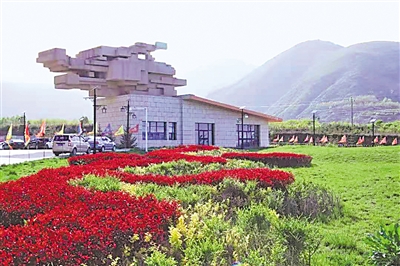 <p>　　老龙潭。</p>