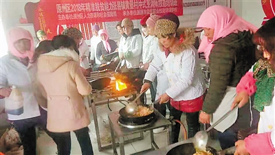 <p>　　原州区张易镇黄堡村烹饪培训班现场实操教学。</p>