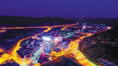 <p>　　县城夜色。</p>