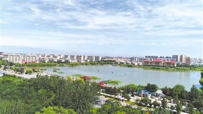 <p>　　空中俯瞰贺兰县城。</p>