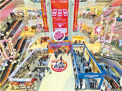 <p>　　发放消费券现场。</p>