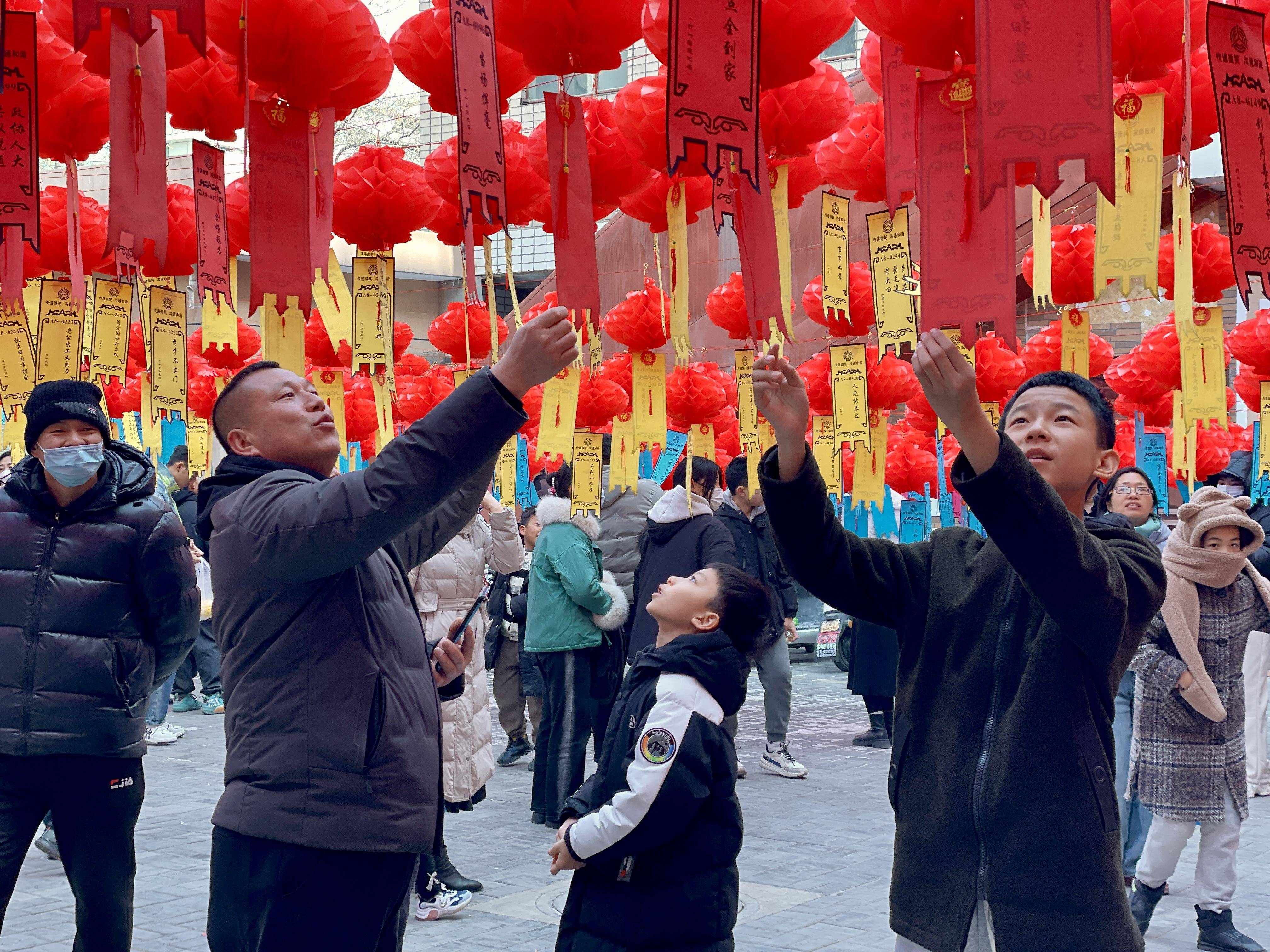 利通区图书馆举办猜灯谜闹元宵活动