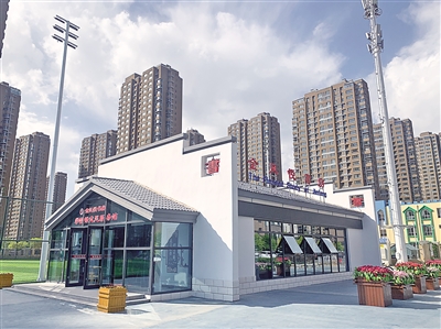 <p>　　银川市金凤区选择市民集中的场所或街角，建成多所“金凤悦书房”，以“零门槛阅读+免费借阅+就近还书”模式运作，为市民提供自助、便捷的公共阅读空间。　　</p><p>　　本报记者　白茹　摄</p>