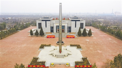 <p>　　盐池县革命历史纪念园被确定为宁夏第一批党史学习教育参观学习点，占地19.36亩的解放广场用红砖铺就，寓意1936年盐池解放。</p>