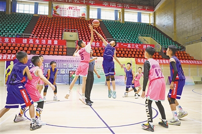 <p>　　6月28日，2022年银川市第十一届青少年篮球（第二届小篮球）锦标赛落下帷幕，在为期4天的赛程中，共有来自89支代表队的800多名运动员参加比赛。　　　　　　　　　　　　　　　　　　　　　　　　　　　　　　　　　　　　　　　　　　　　　　　　　　　　　　　　　　　　　　　　　　　　　　　　　　　　　　　　　　　　　　　　　本报记者　王刚　摄</p>
