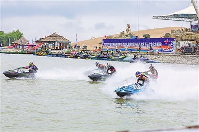 <p>　　7月11日，2022中国水上摩托艇联赛宁夏沙湖大奖赛在沙湖景区收官。本报记者　张辉　摄</p>