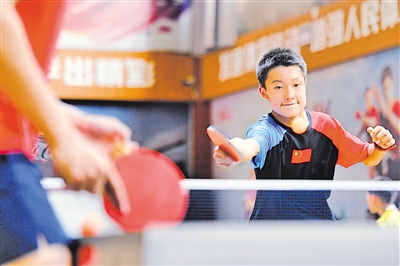 <p>　　通过乒乓球训练锻炼孩子们的协调性和敏捷性。</p>