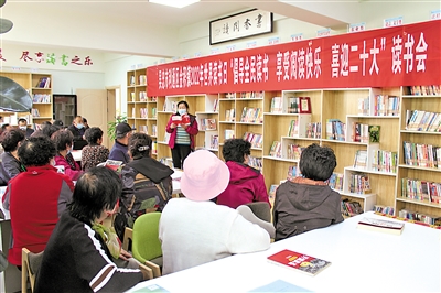     近日，吴忠市利通区金积镇利用新时代文明实践所（站）、农家书屋等文化阵地，组织各村开展世界读书日“倡导全民读书 享受阅读快乐 喜迎二十大”系列读书活动。
    本报通讯员  苏跃东 王悦 摄
