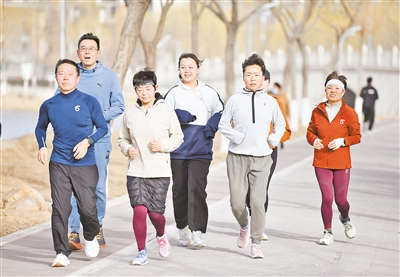     春季，慢跑受到很多市民青睐。