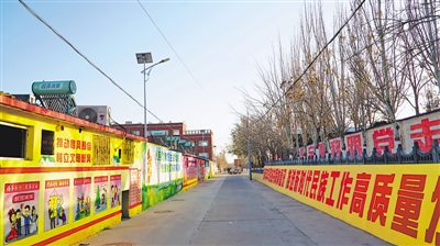 <p>　　德盛村巷道墙体绘画。</p>
