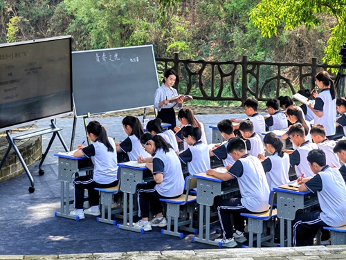 什么是“青春之光”？