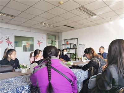 协调会现场。