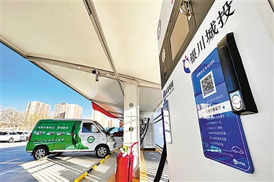 <p>　　12月22日，银川市金凤区银啤巷新能源充电站，车辆正在有序充电，在满足市民对新能源车辆充电需求的同时，助力城市开启绿色交通模式。　　本报记者　马楠　摄</p>