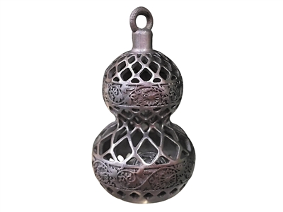 <p>　　一体成型的金属葫芦。</p>