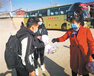 <p> 抓紧时机外出务工。</p>