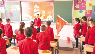<p>　　实验小学的孩子们在创意课堂上。</p>
