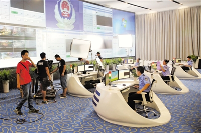 <p>　　《极速营救》拍摄现场。	本报记者　王刚　摄</p>