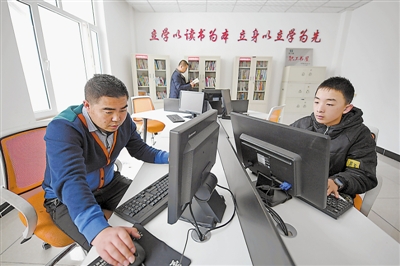 <p>　　社区阅览室成为居民上网、读书的好去处。</p>