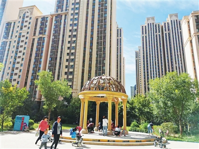 银川市永泰城剑桥郡小区频发高空抛物事件。