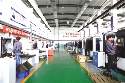 <p>　　宁夏工商职业技术学院学生在校内相关生产岗位实训。</p>