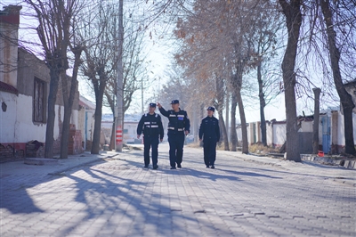    走在乡村的小路上，附近每户家庭的基本信息都了然于心。