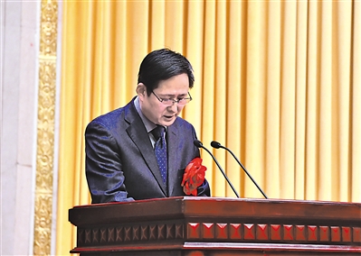 <p>　　夏鹤春发言。　　　（本版图片均由本报记者　左鸣远　摄）</p>