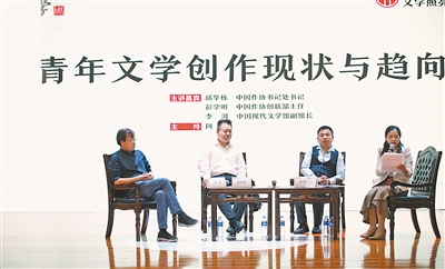 <p>　　　　宁夏文学周“公益文学大讲堂”活动。</p>