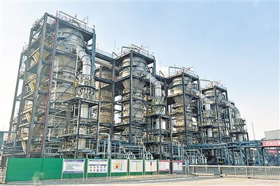     宁夏滨泽新能源有限公司厂区。		   本报见习记者 张适清　摄