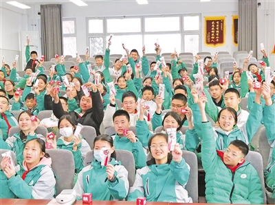 2025年3月3日，银川市第四十二中学开展学雷锋活动。