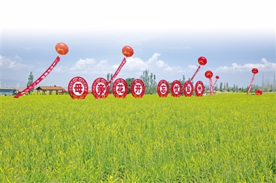 <p>　　又是一年7月，盐池黄花菜进入采摘高峰期，吸引数万人前来务工。</p>