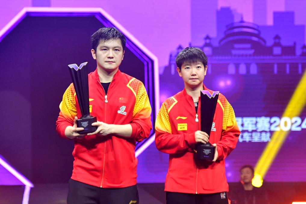 乒乓球——WTT重庆冠军赛：冠军合影
