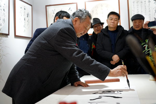 柴建方迎新春书法展在银川开展