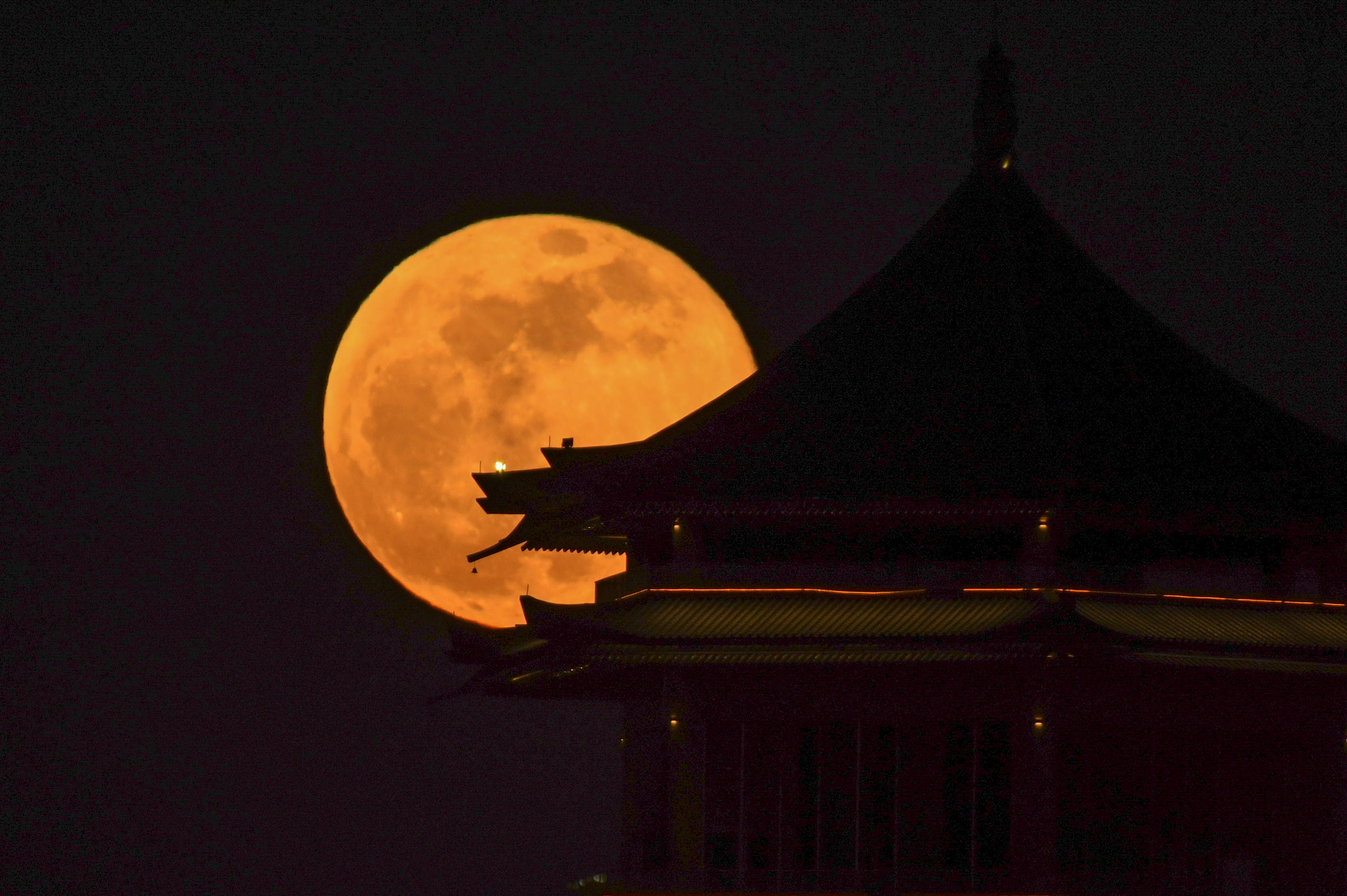 jk红色超级月亮夜景 - 东游兔图片专区